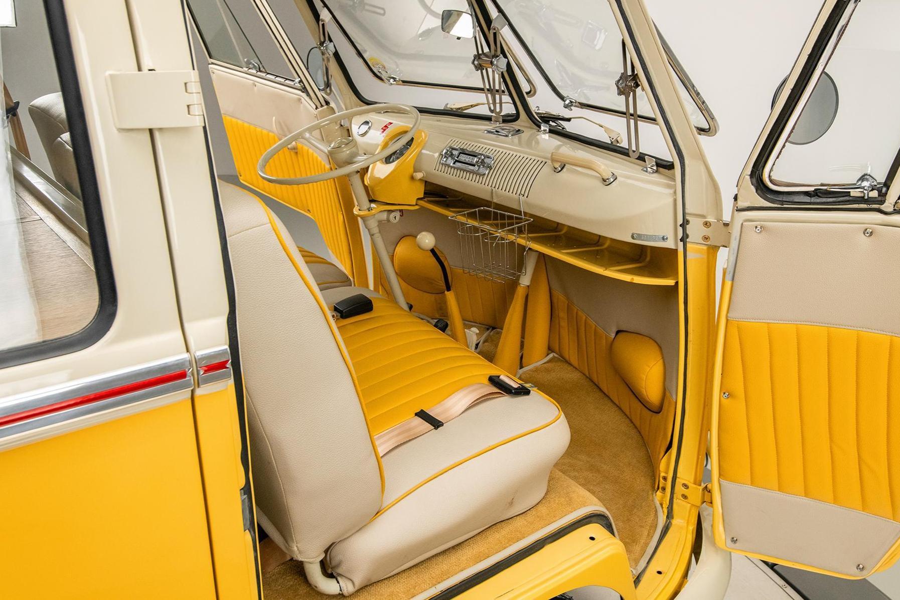 1975 Volkswagen Microbus — view 3