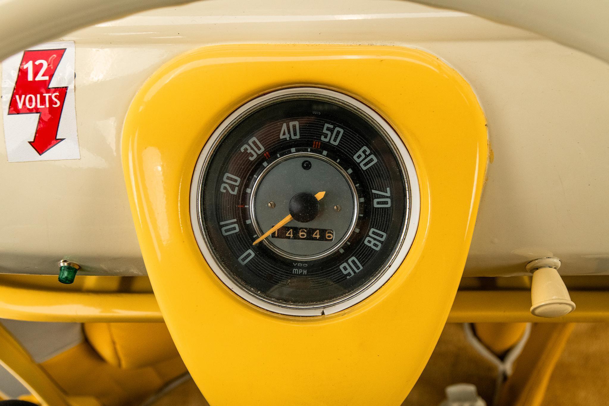 1975 Volkswagen Microbus — view 6