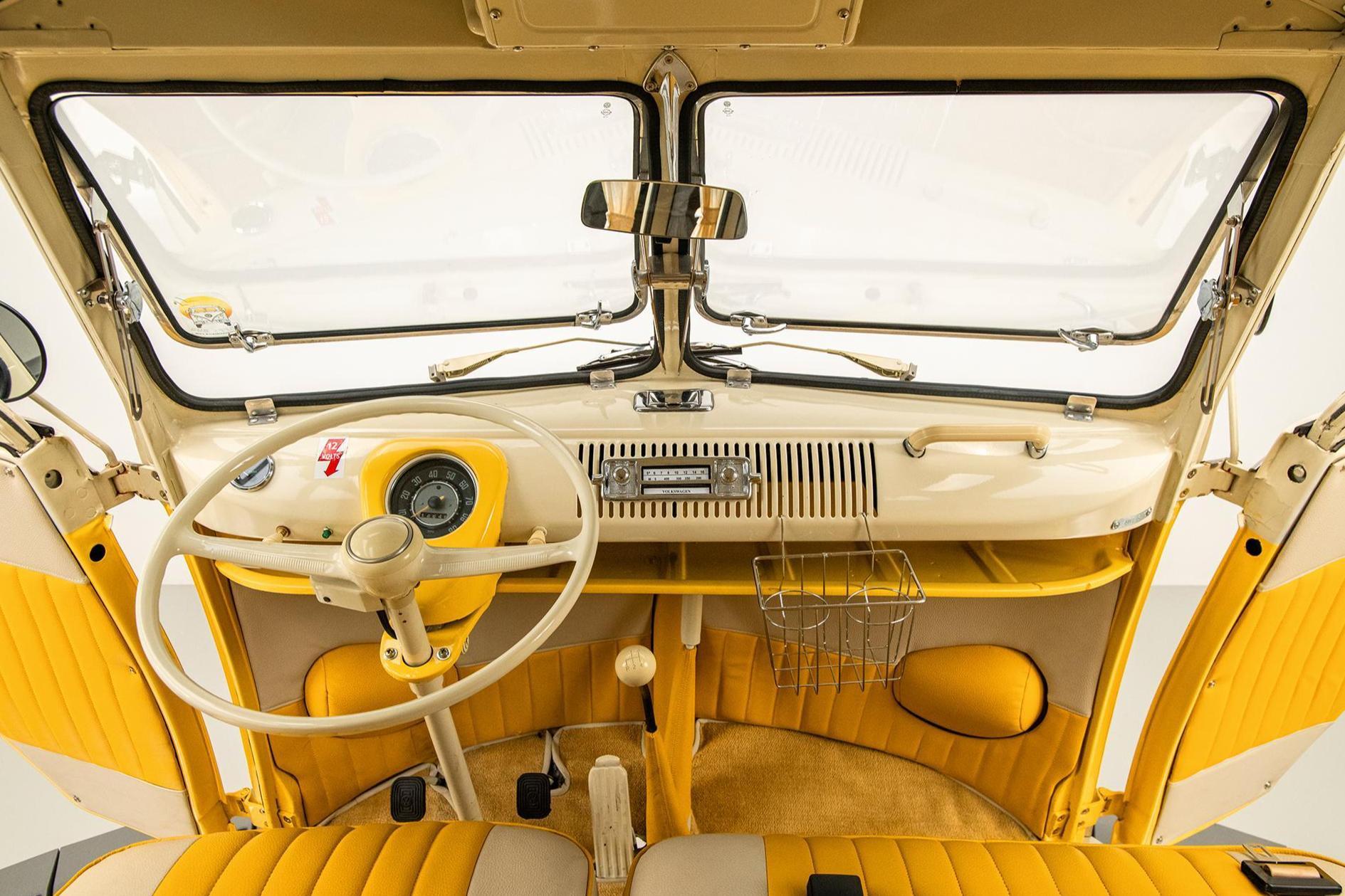 1975 Volkswagen Microbus — view 8