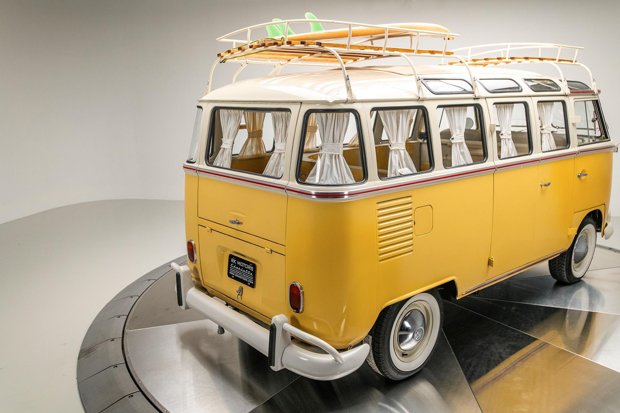 1975 Volkswagen Microbus — view 12
