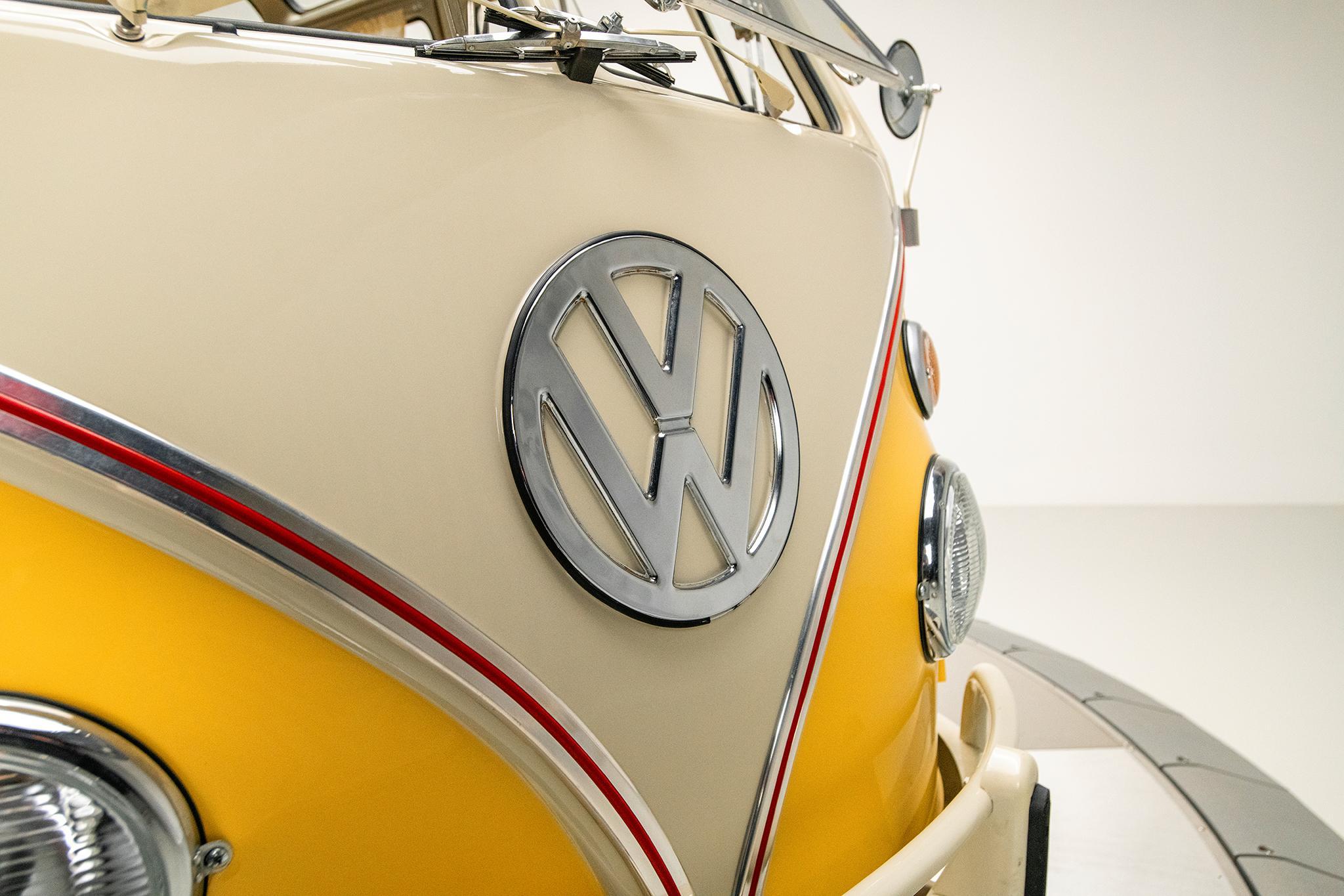 1975 Volkswagen Microbus — view 27