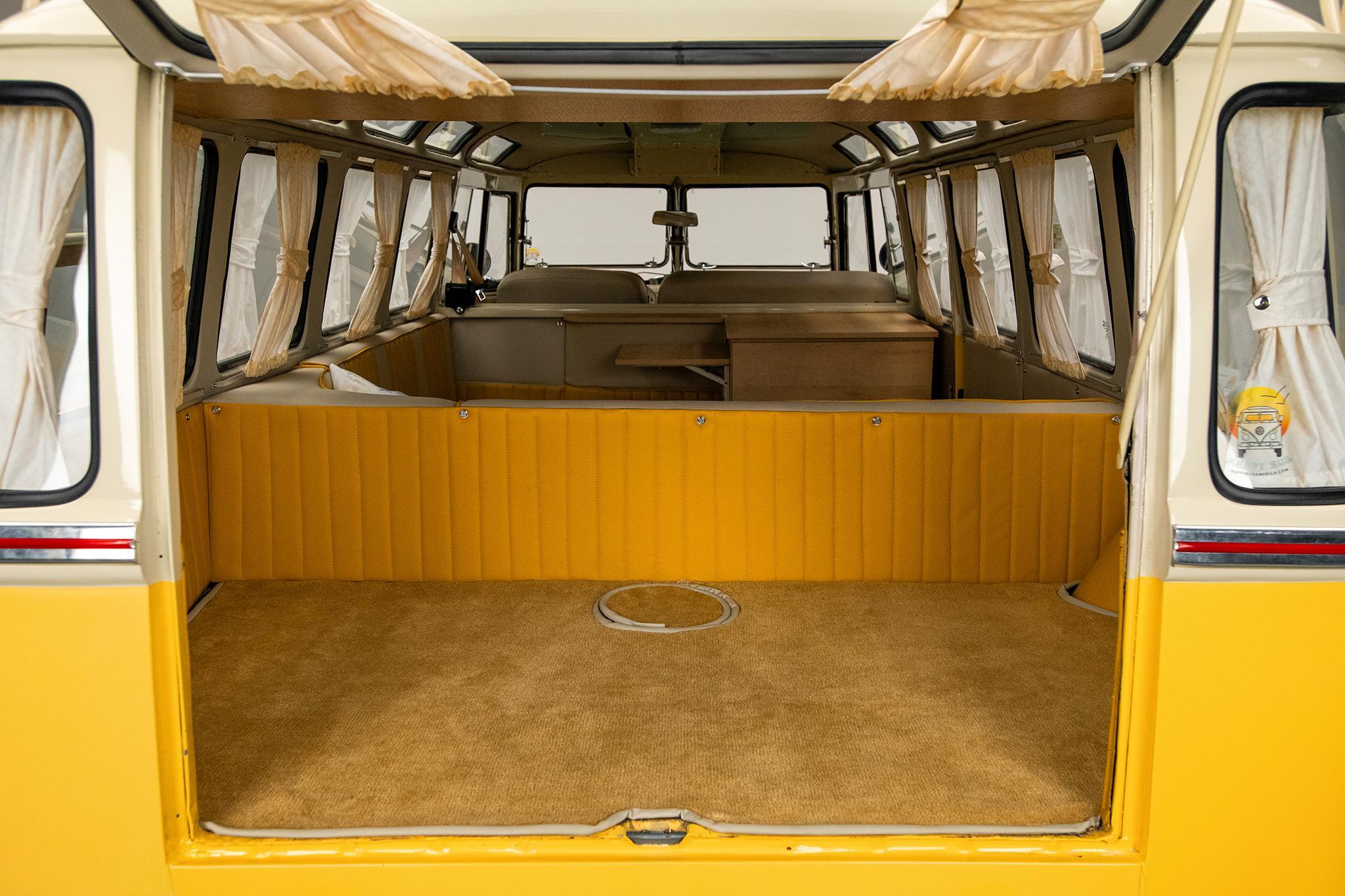 1975 Volkswagen Microbus — view 35