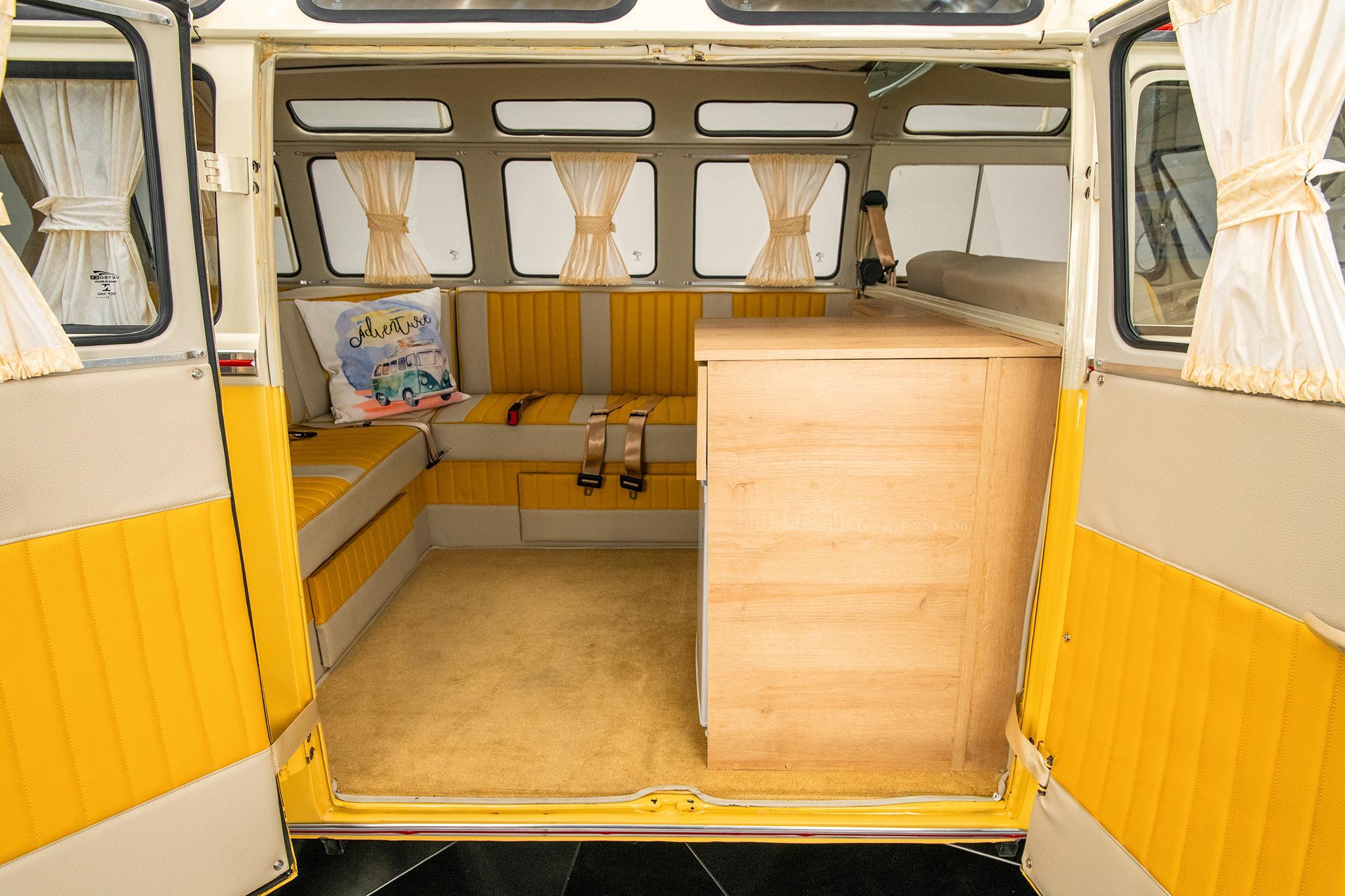 1975 Volkswagen Microbus — view 38