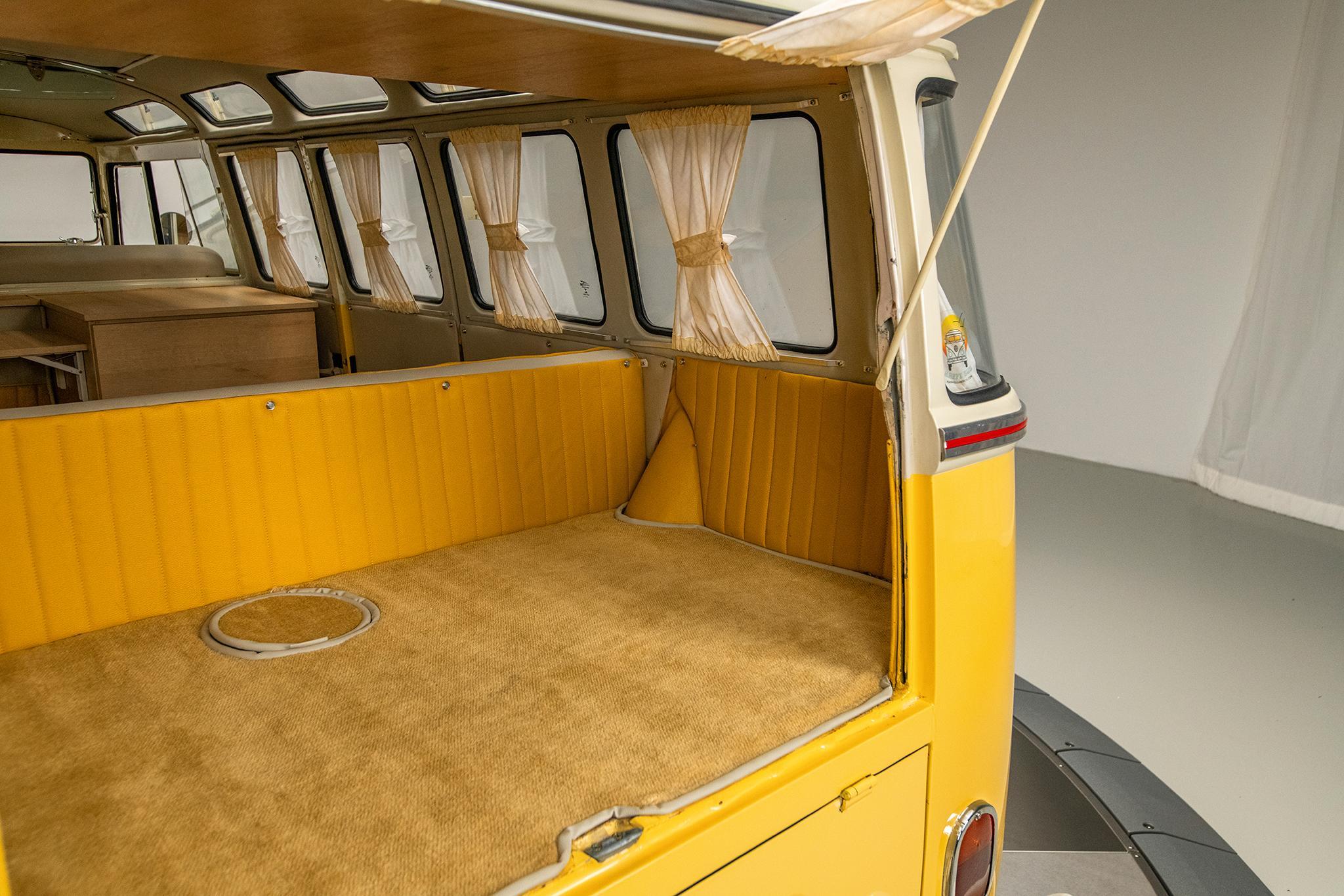 1975 Volkswagen Microbus — view 40