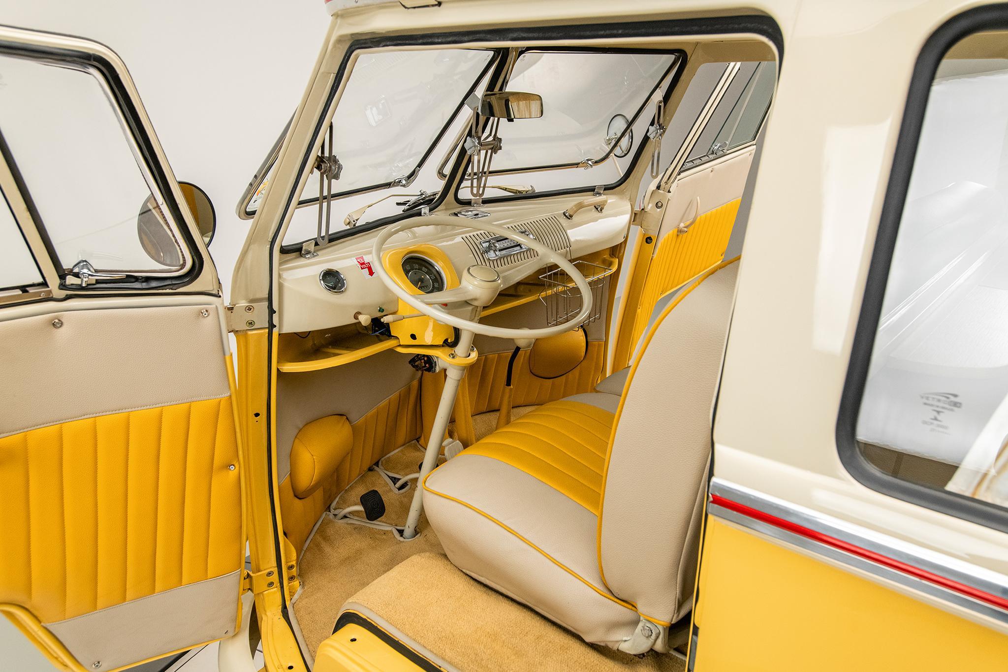 1975 Volkswagen Microbus — view 42