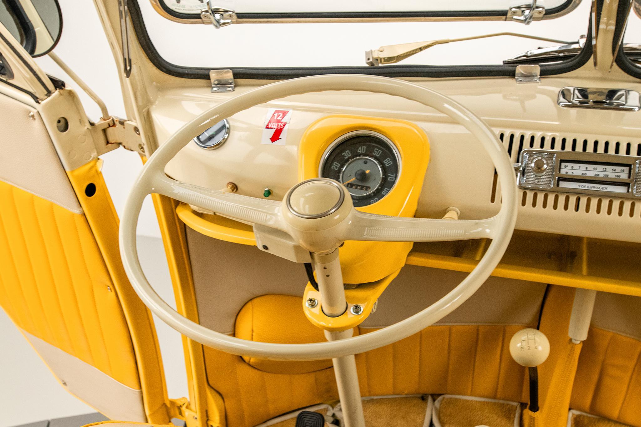1975 Volkswagen Microbus — view 43
