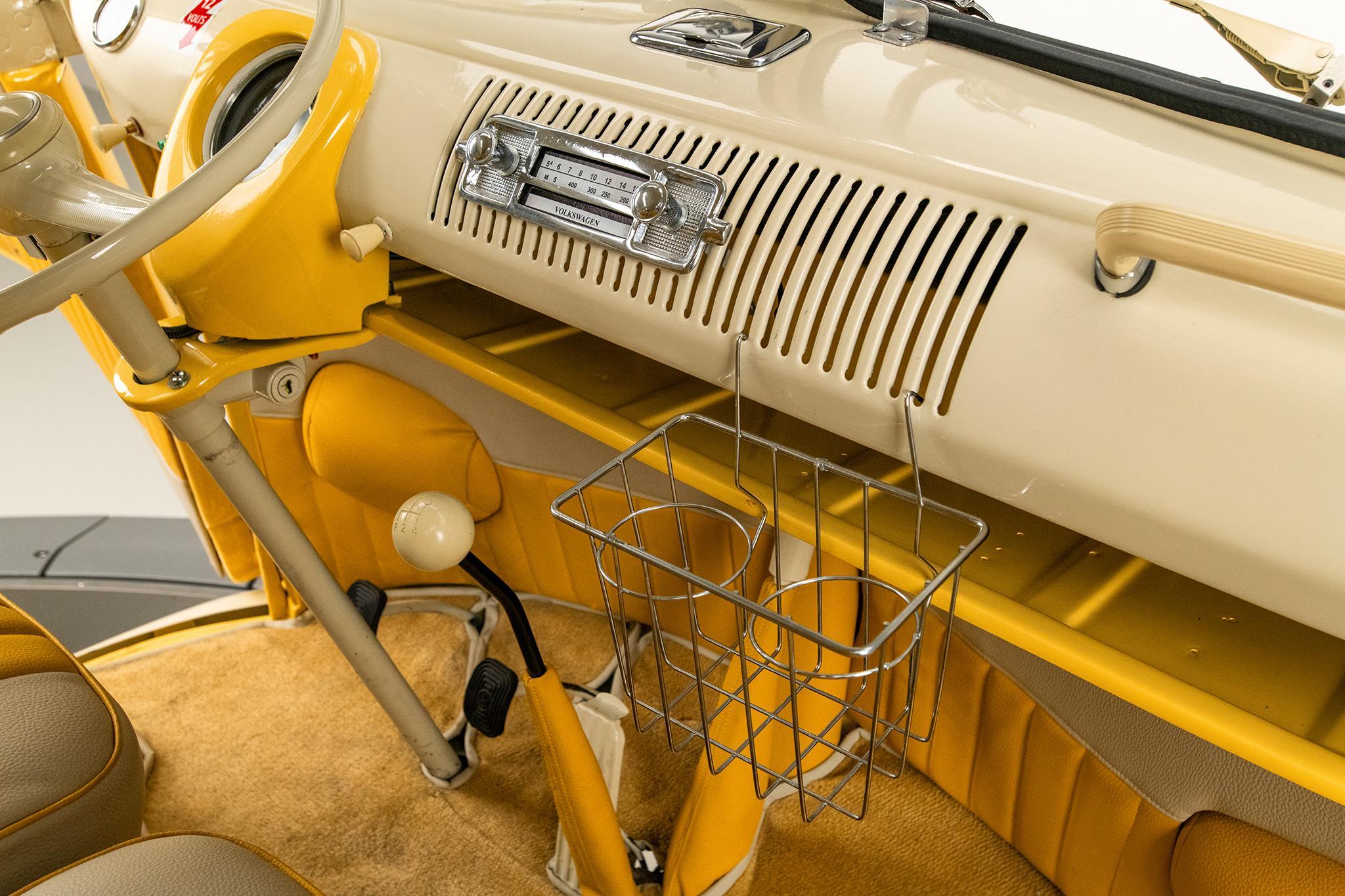 1975 Volkswagen Microbus — view 46