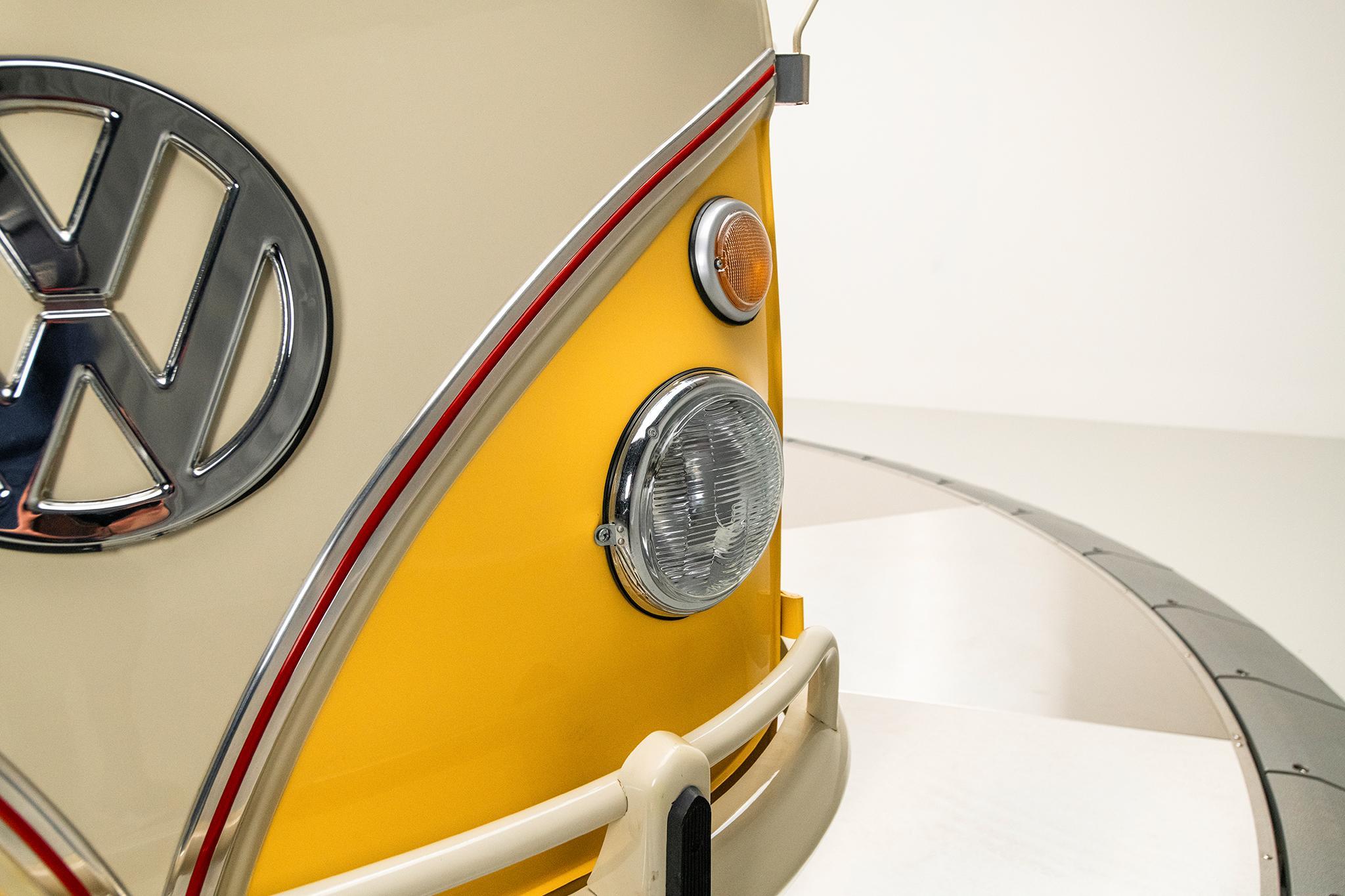1975 Volkswagen Microbus — view 48