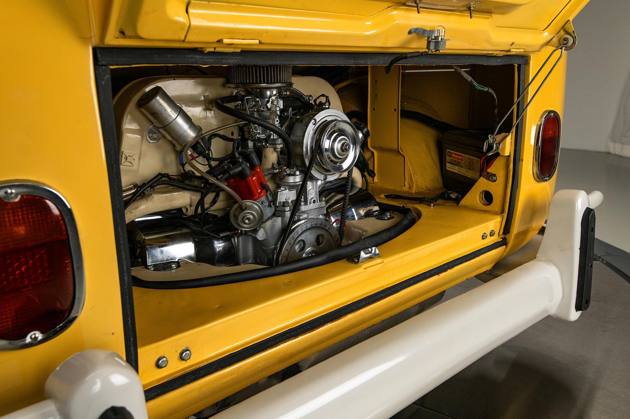 1975 Volkswagen Microbus — view 51