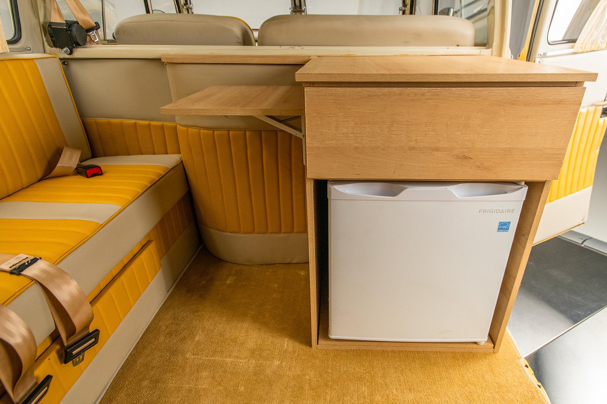 1975 Volkswagen Microbus — view 63