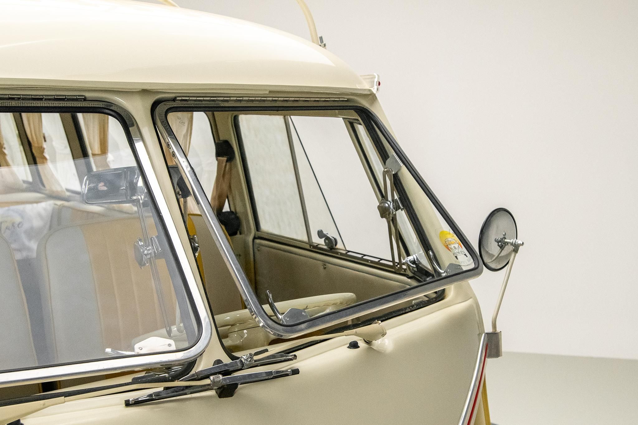 1975 Volkswagen Microbus — view 65